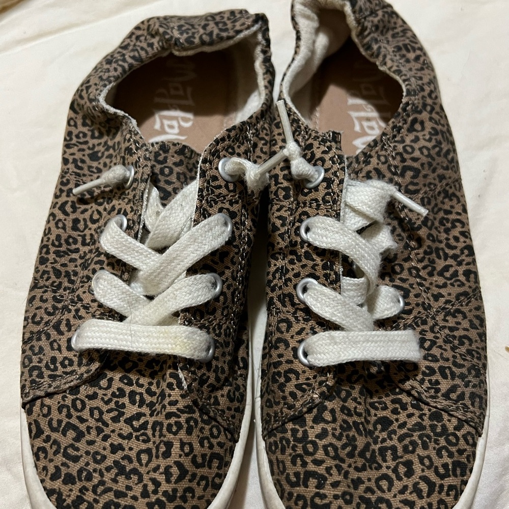 Slip on sneaker size 8